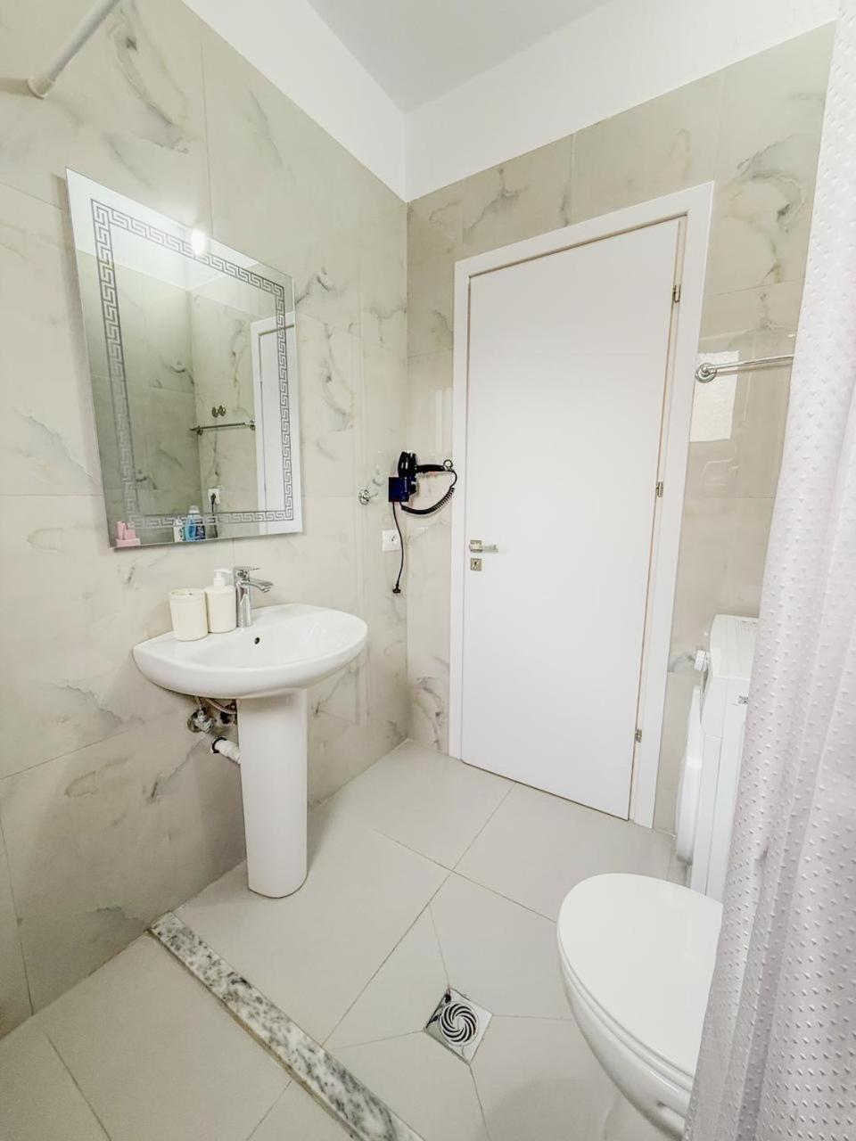 Odore Di Mare Apartments Sarandë Buitenkant foto